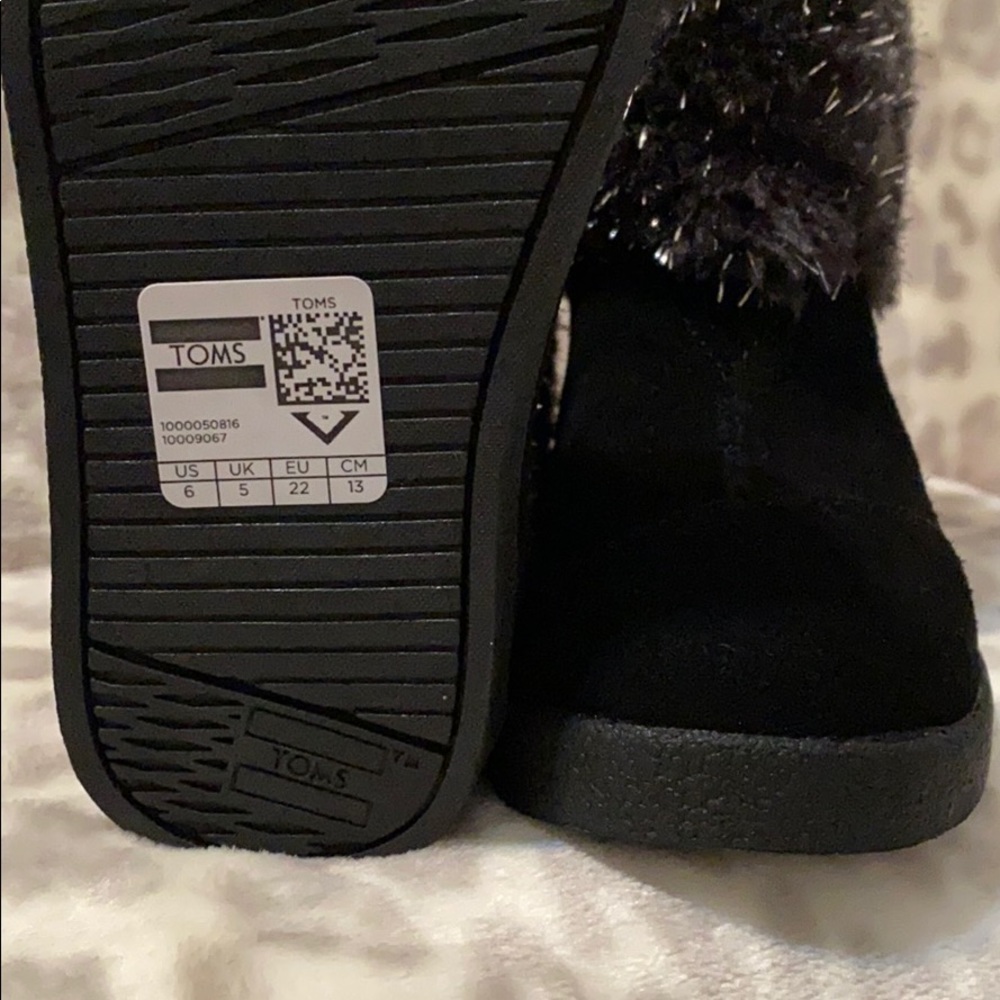TOMS/Toddler boots/size 6 - Picture 9 of 10